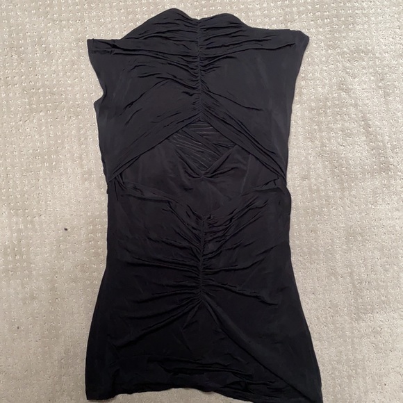 BCBG black ruched top - Sz M - Picture 3 of 3